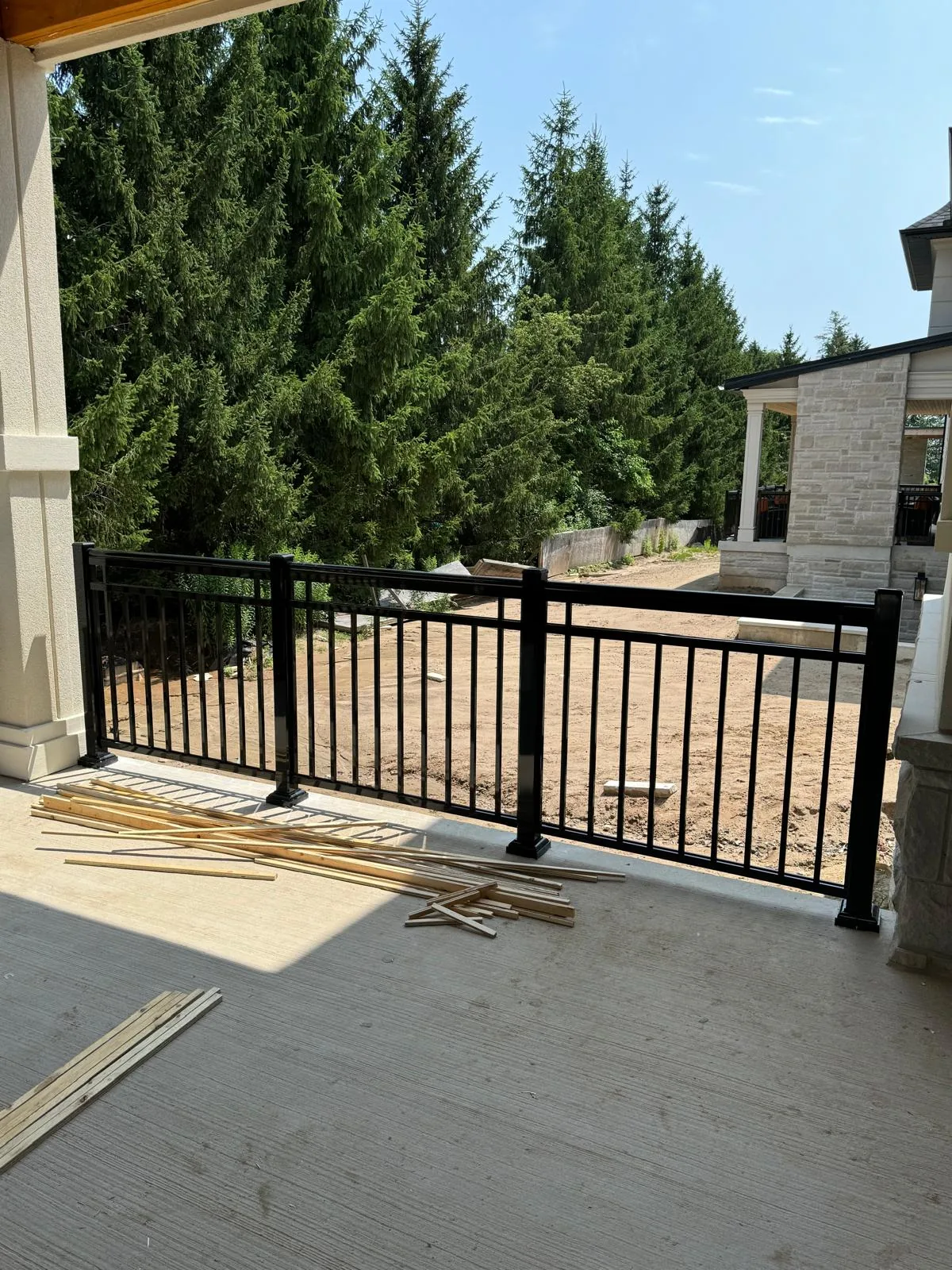 Residential Aluminum & Railings project completed by ALUWORLD LTD