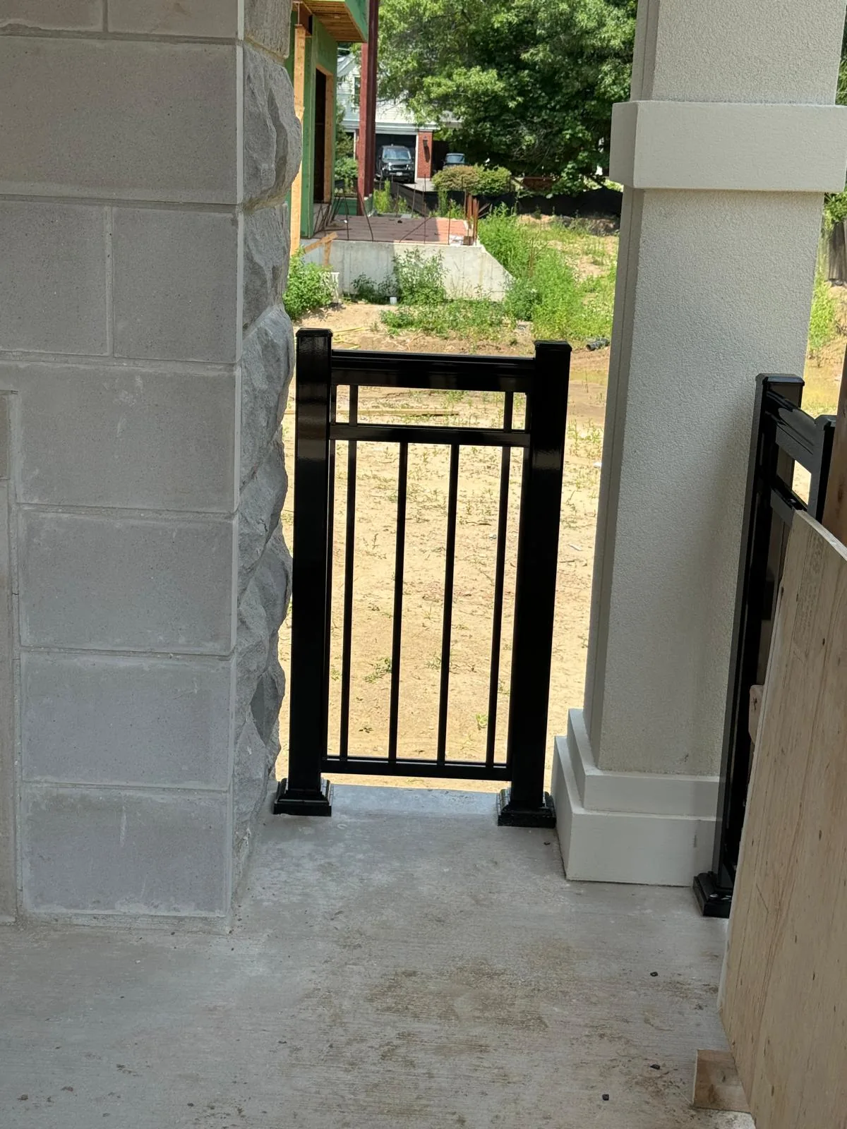 Residential Aluminum & Railings project completed by ALUWORLD LTD