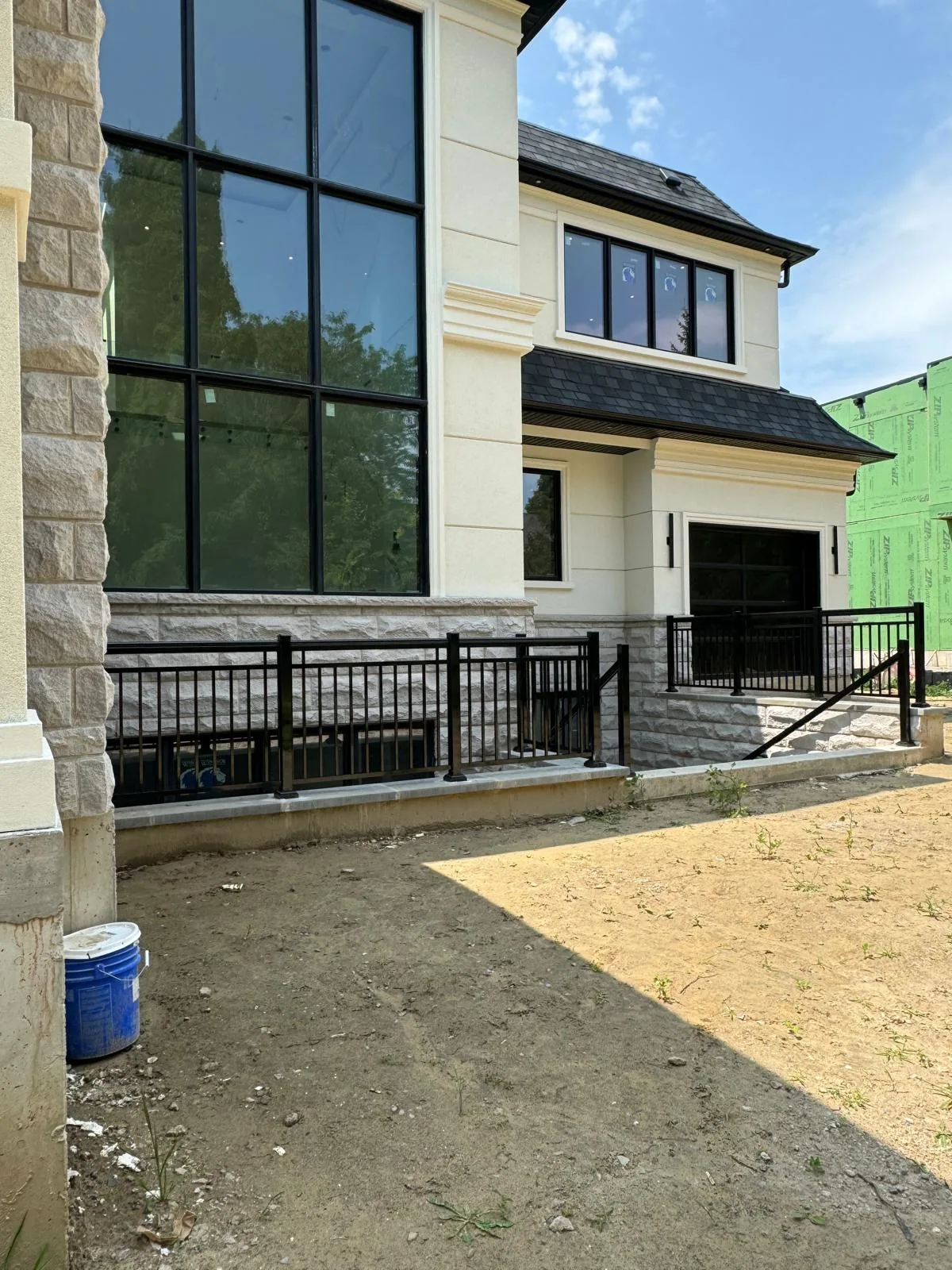 Residential Aluminum & Railings project completed by ALUWORLD LTD